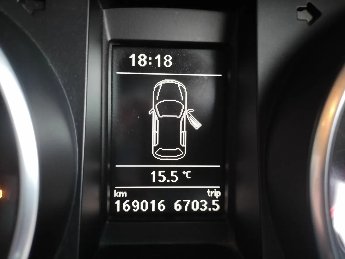 Volkswagen Golf 2011 - Image 3