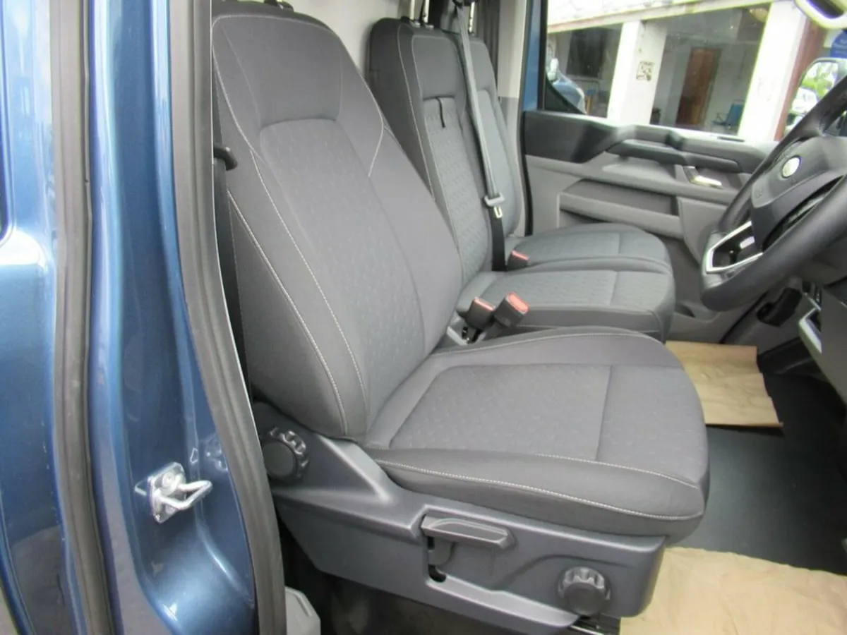 2.0 320 EcoBlue 170ps Limited Van L2 H1 Euro 6 AUT - Image 3