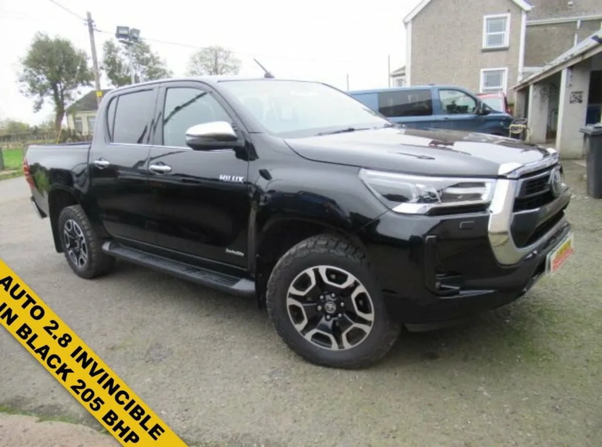 2.8 D-4D Invincible Pickup Double Cab 4dr Diesel A - Image 1