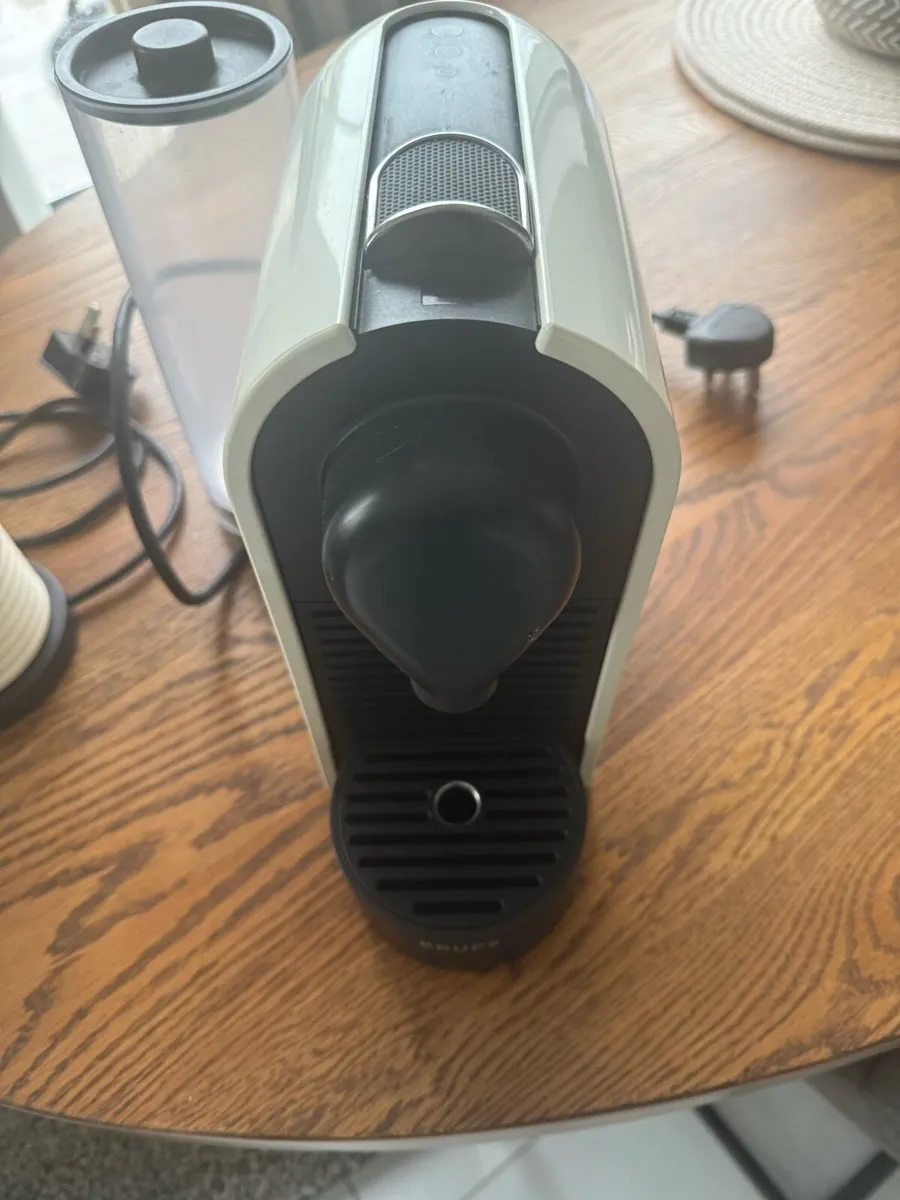 Nespresso Machine with Frother - Image 3