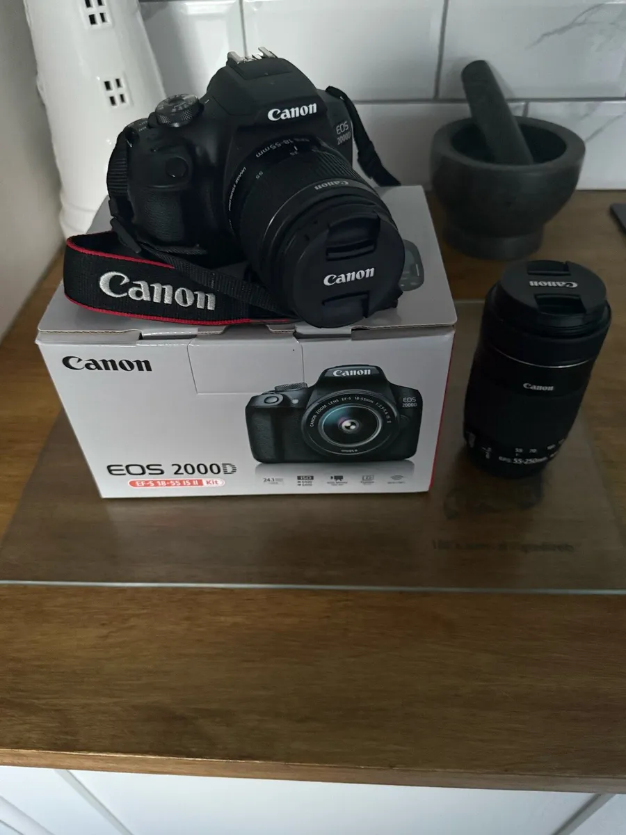 Canon EOS 2000D with Zoom Lens and Accessories - Image 2