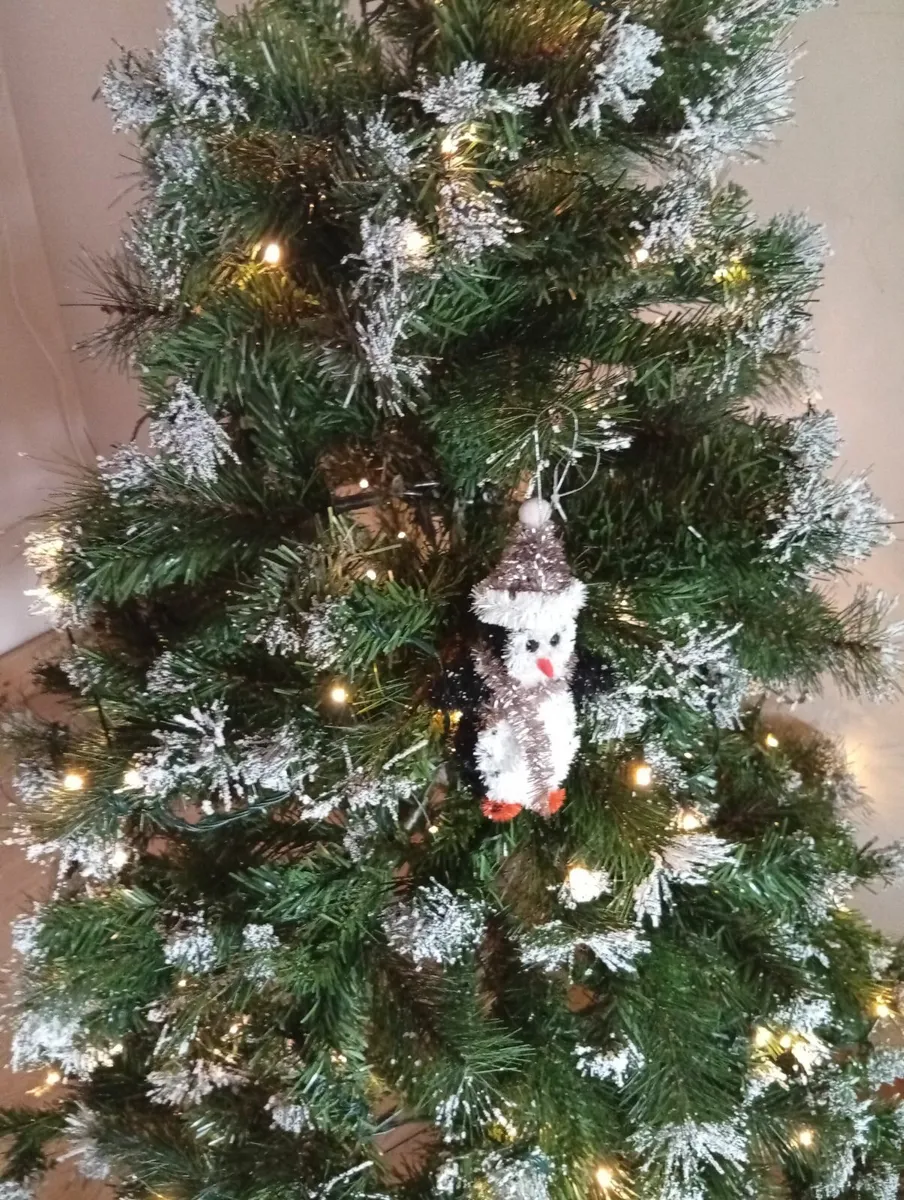 6ft Pre-Lit Green Snow Christmas tree - Image 3