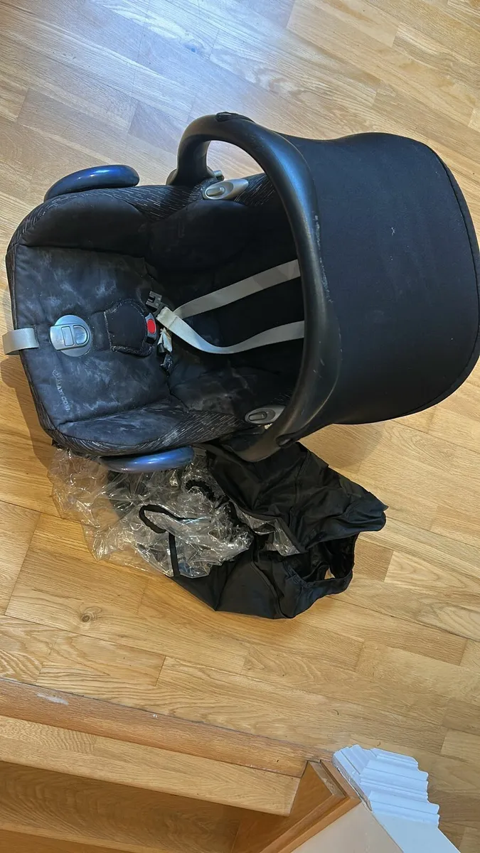 Car seat - Image 1