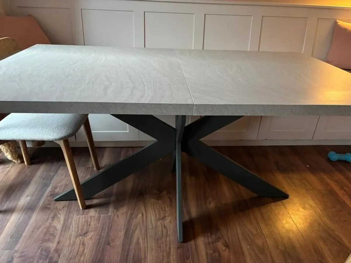 Extendable dining table - Image 2