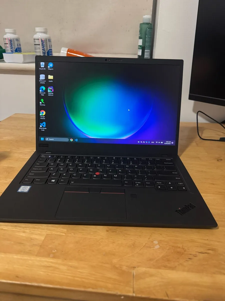 Lenovo ThinkPad X1 Carbon Gen 7 - Image 1