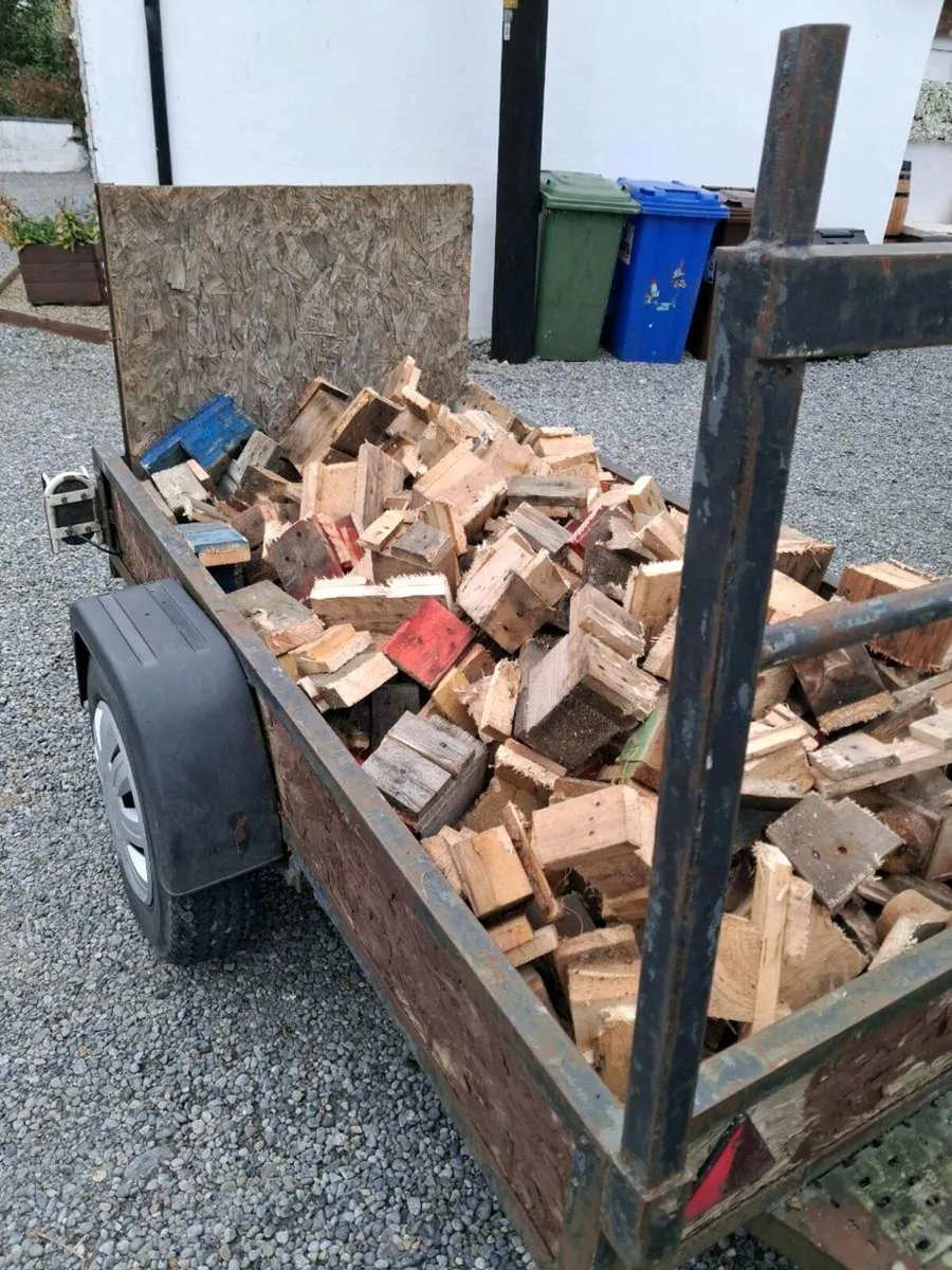 Trailer loads of pallet blocks - Image 1