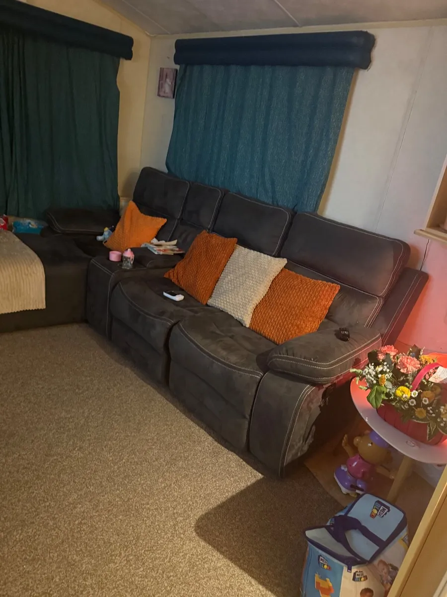 Couch - Image 4