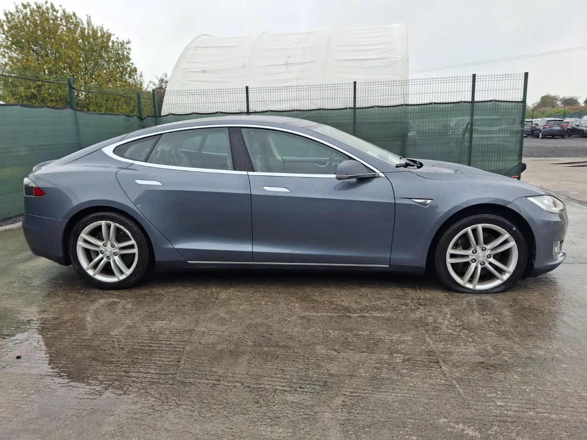 2014 Tesla Model S Luxury left hand drive - Image 4