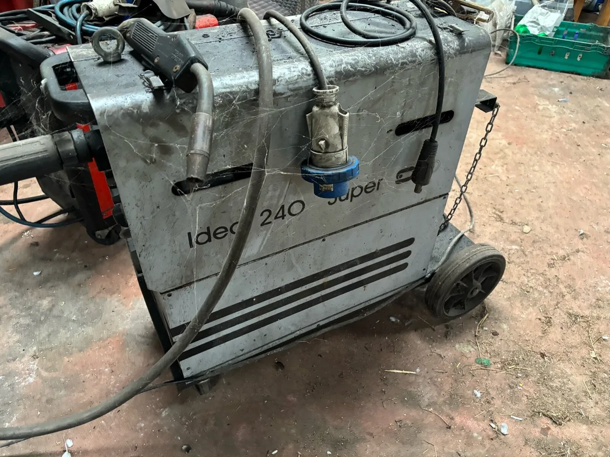 Van - Image 1