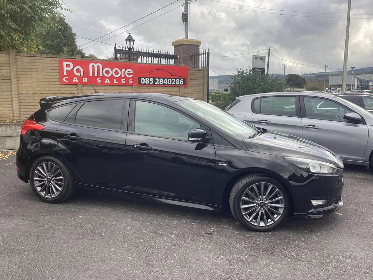 Ford Focus ** ONLY 98KMS * 1 OWNER - Image 3