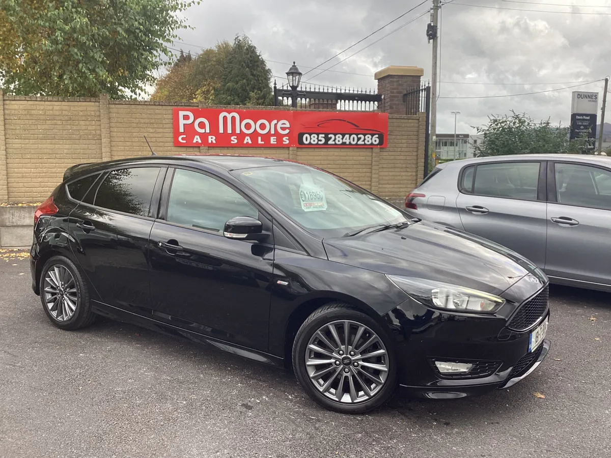 Ford Focus ** ONLY 98KMS * 1 OWNER - Image 2