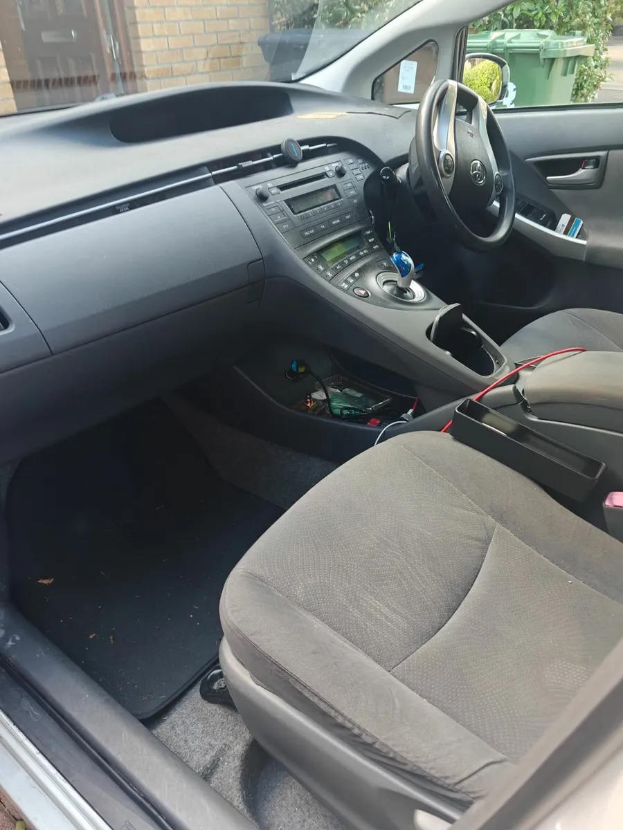 Toyota Prius 2011 - Image 4