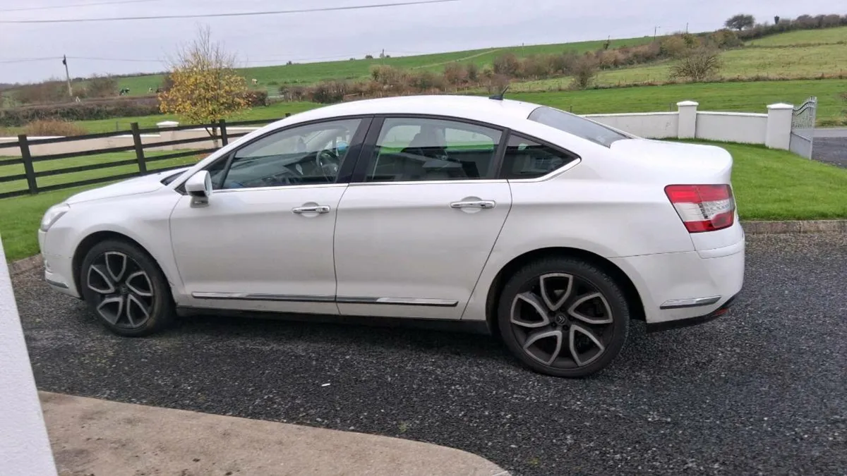 A car - Image 1