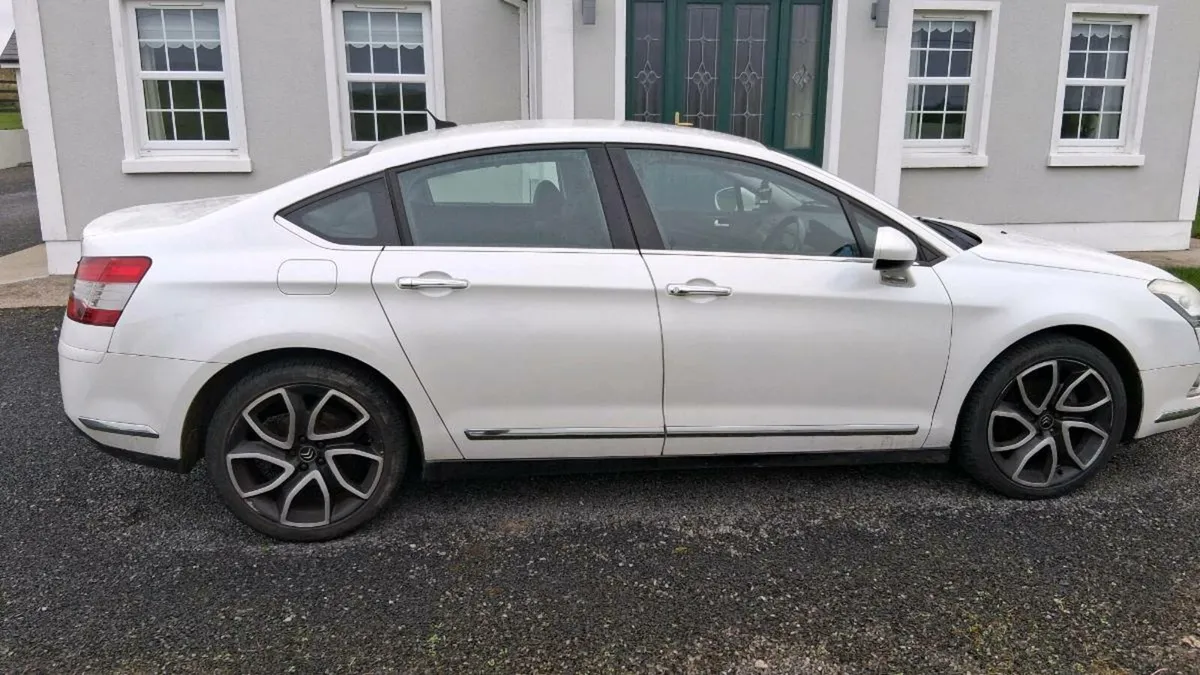 A car - Image 3
