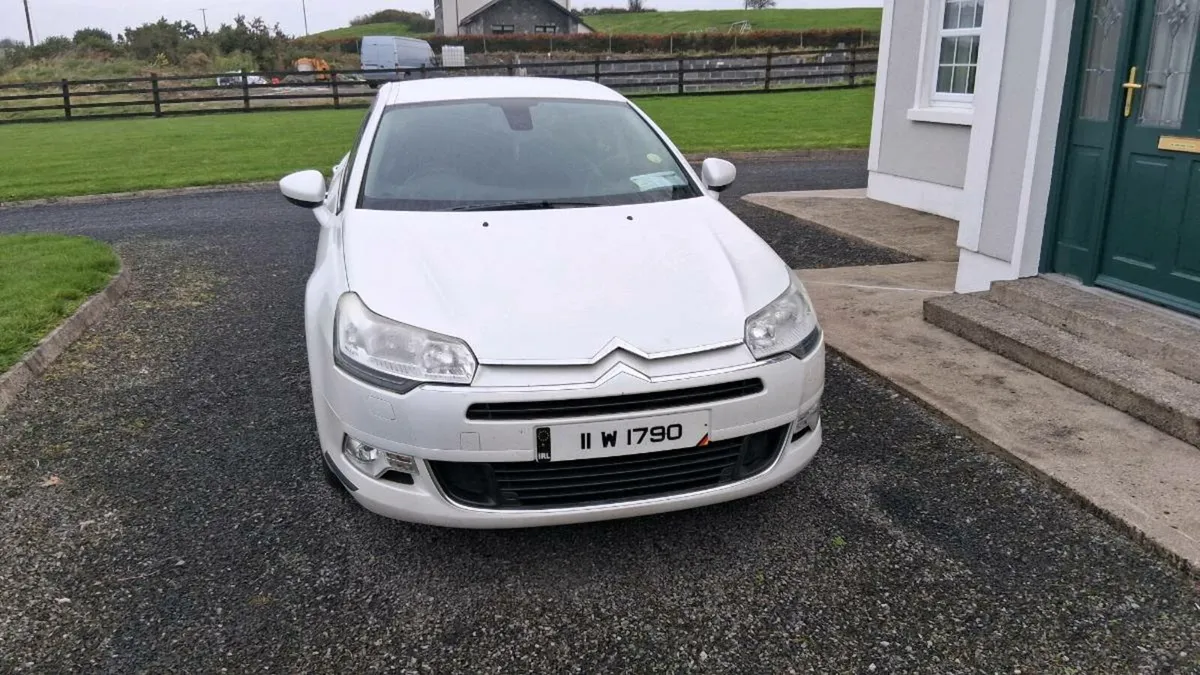 A car - Image 4