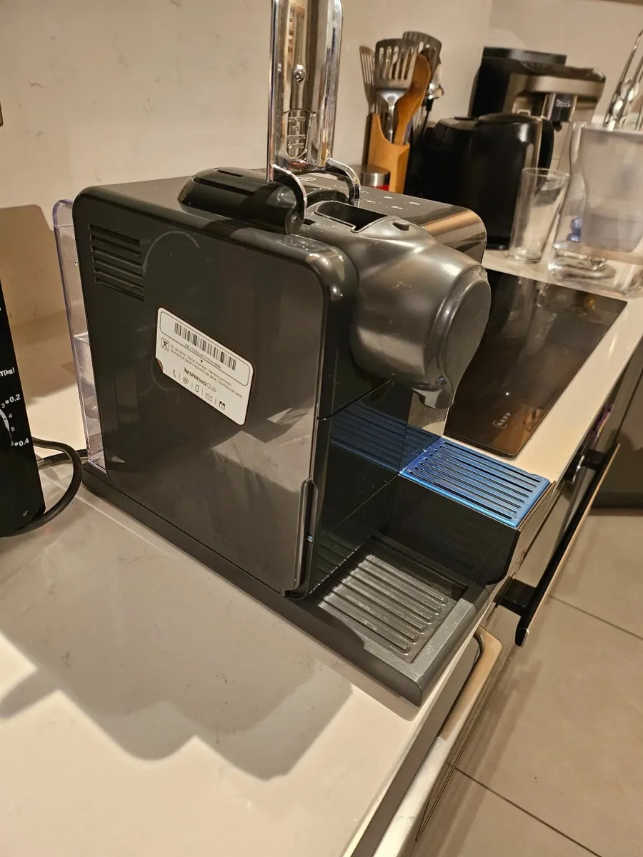 Delonghi Lattissima Touch coffee Machine - Image 4