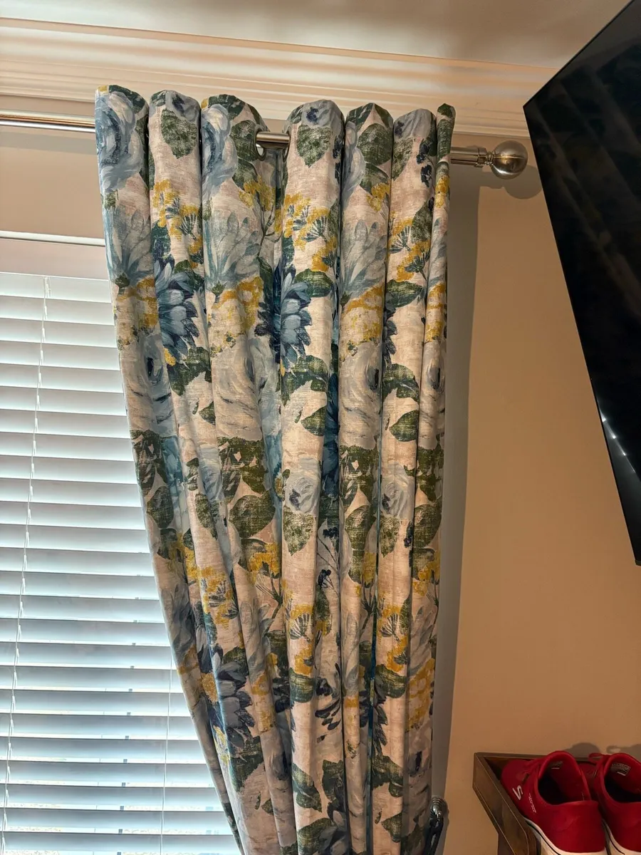 Curtains - Image 3