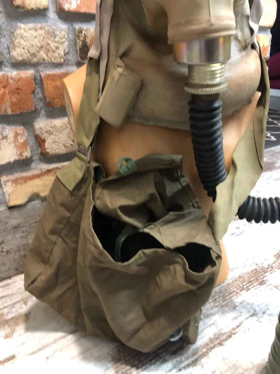Vintage gas mask - Image 4