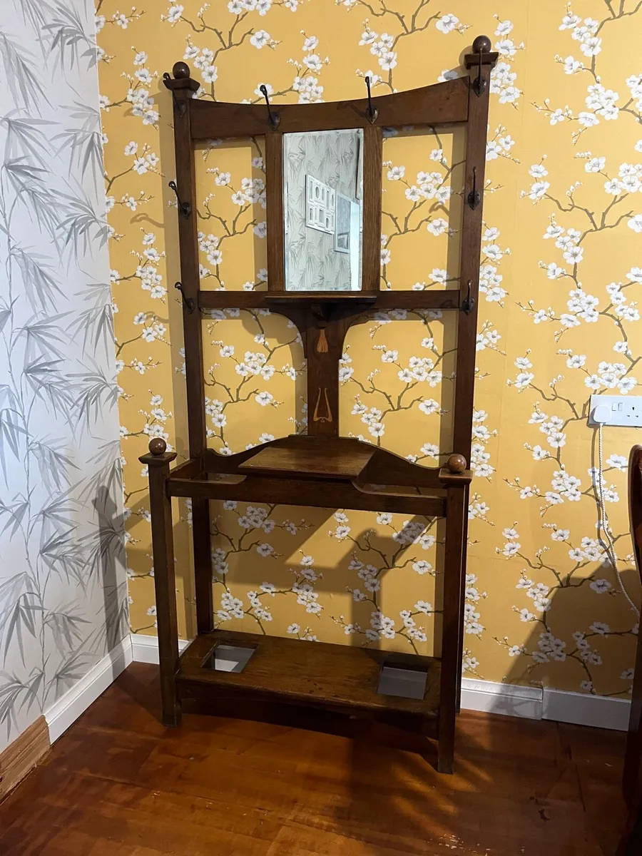 HALLSTAND - Image 1