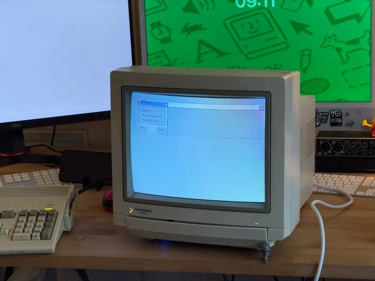 Commodore 1084S monitor (for Amiga, Commodore, etc.) - Image 2