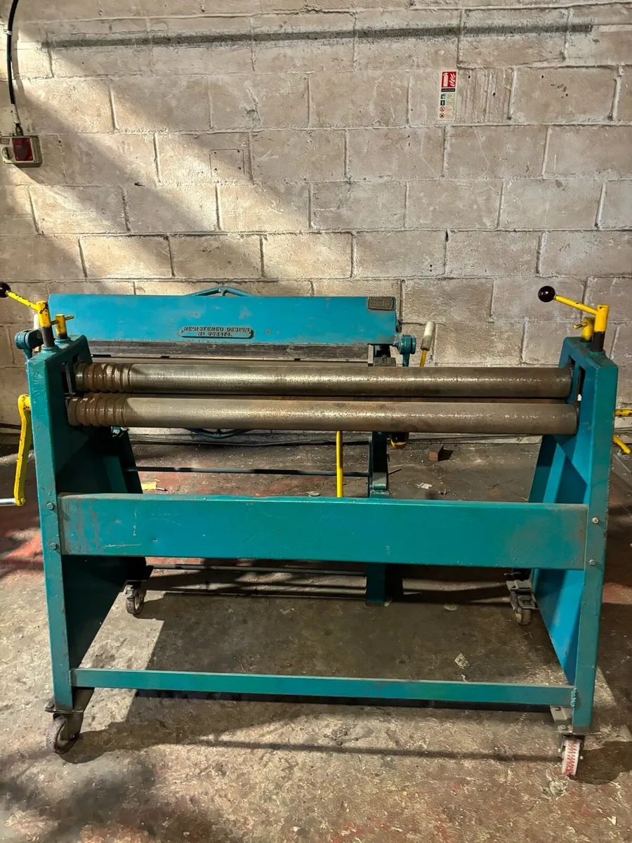 Edwards folder36” /4’ large rolls on wheels - Image 2
