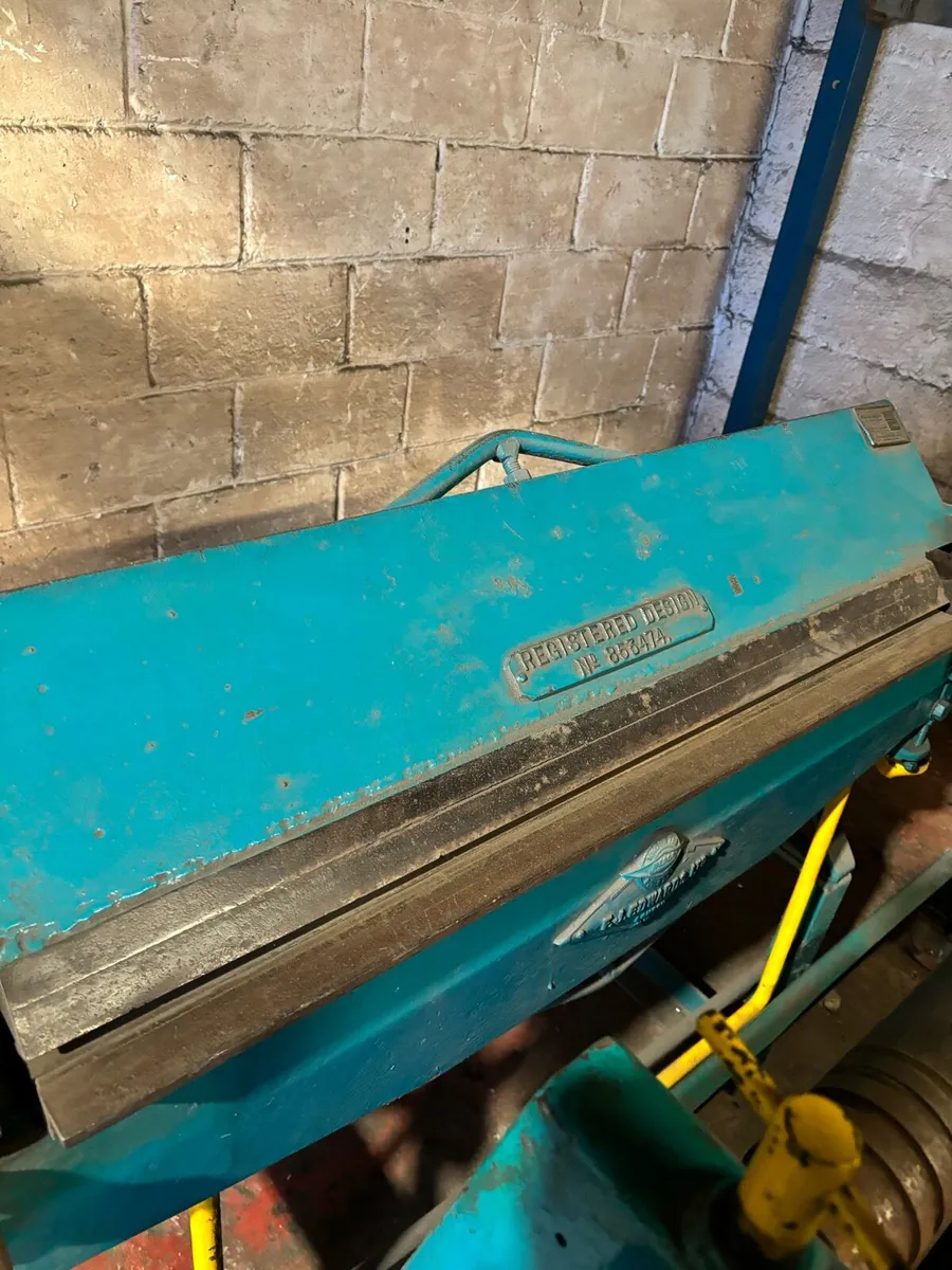 Edwards folder36” /4’ large rolls on wheels - Image 3