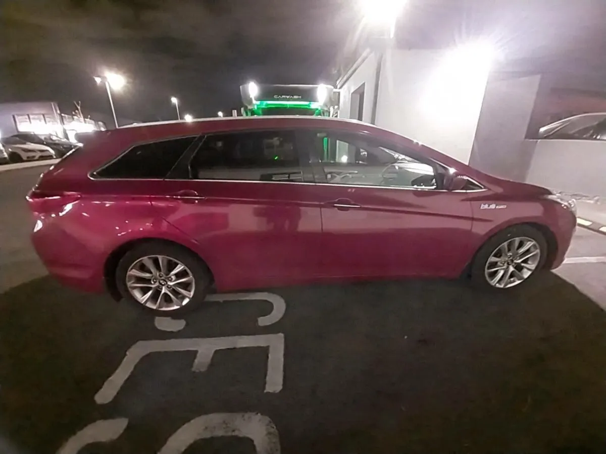 Hyundai i40 estate - Image 4