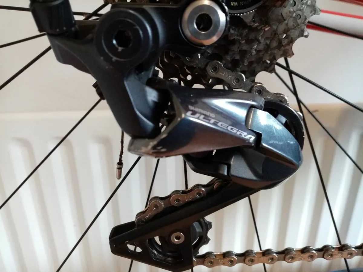Focus Izalco race 9.8, carbon frame and wheels - Image 3