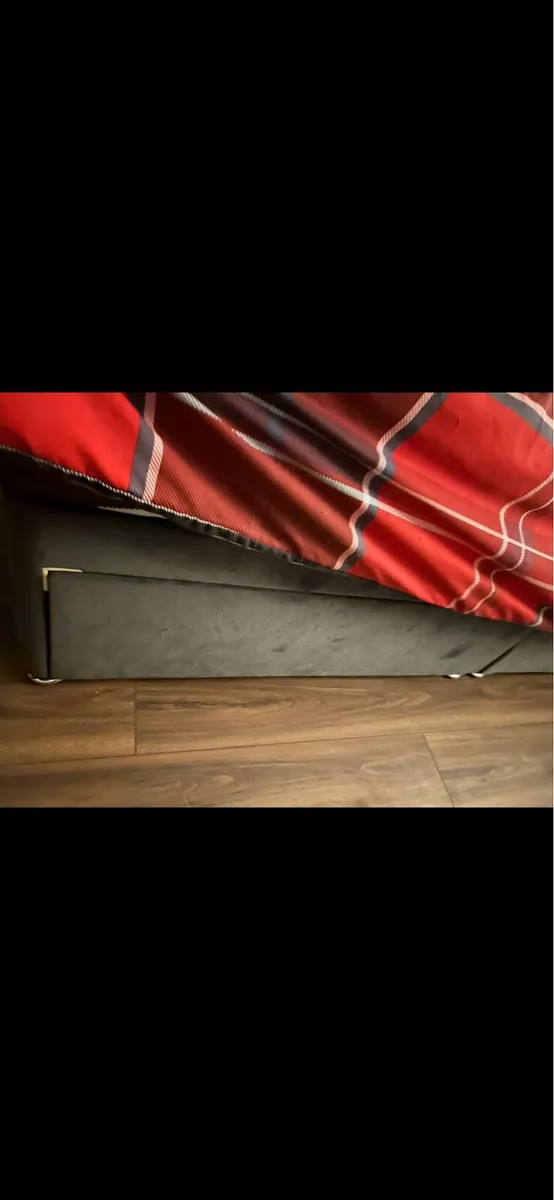 Grey double velvet bed - Image 2