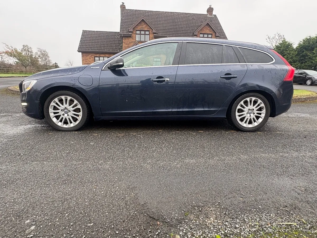 Volvo V60 2.4 Diesel Hybrid Automatic,Driving - Image 4