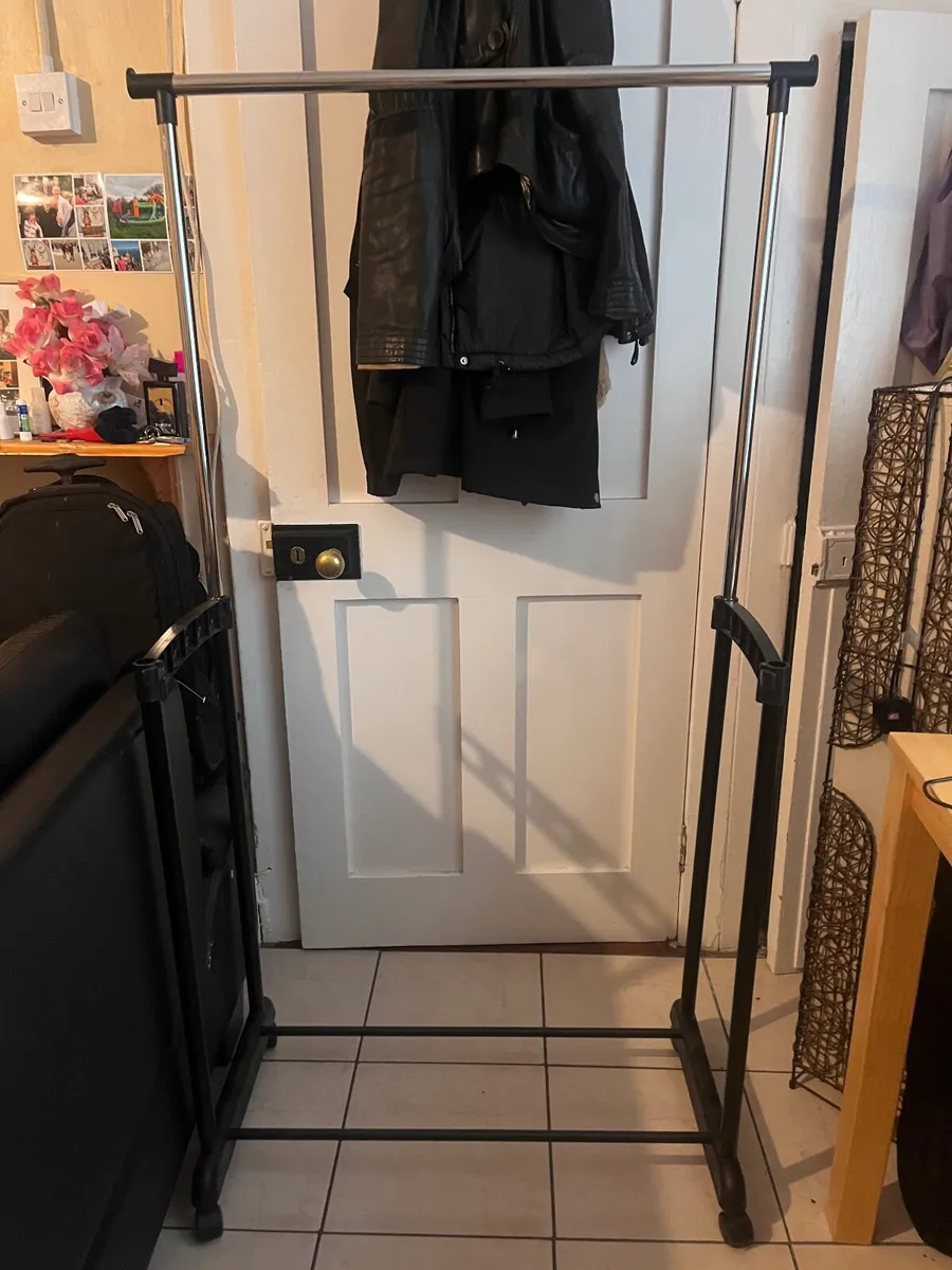Clothes rack - Image 1