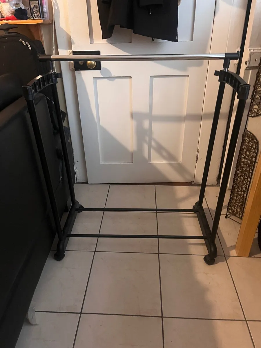 Clothes rack - Image 2