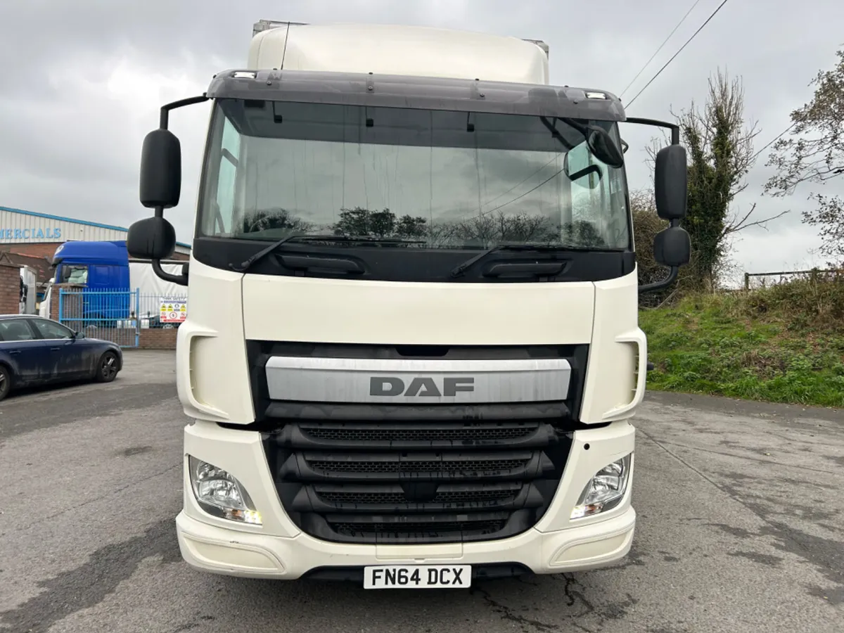 2014 Daf cf330 6x2 Curtainsider with Moffett kit - Image 2