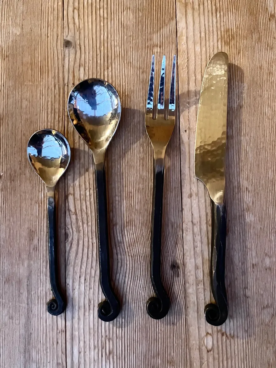 Beautiful 32-piece hand-forged cutlery set - Image 1