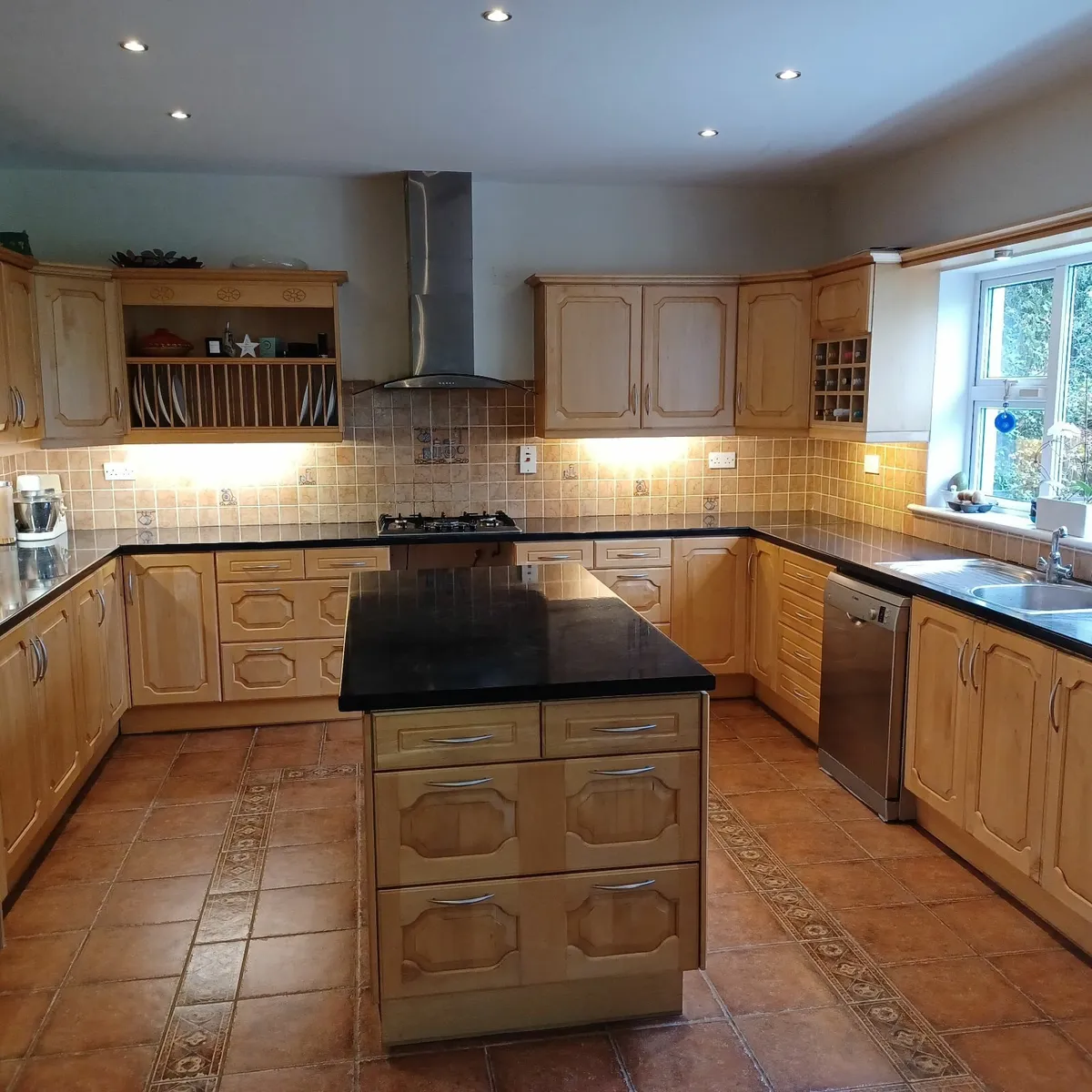 Kitchen for sale - Image 1
