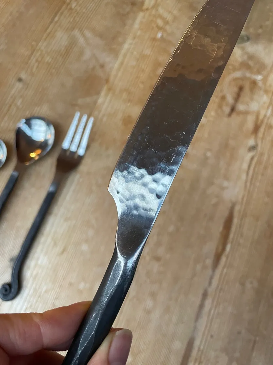 Beautiful 32-piece hand-forged cutlery set - Image 2