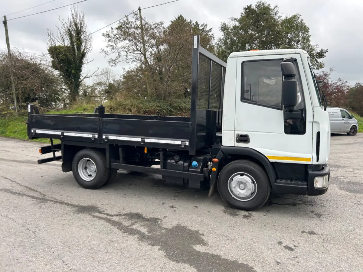 2015 iveco 7.5 ton insulated tipper - Image 4