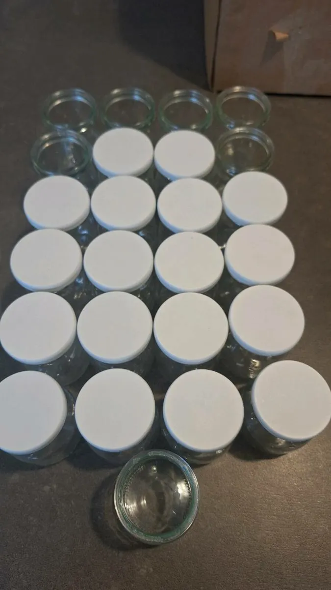 22 glass jars - Image 1