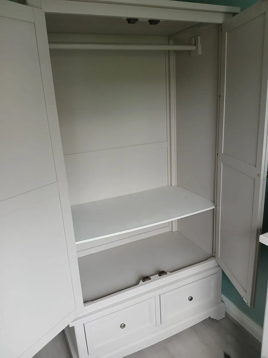 wardrobe - Image 2