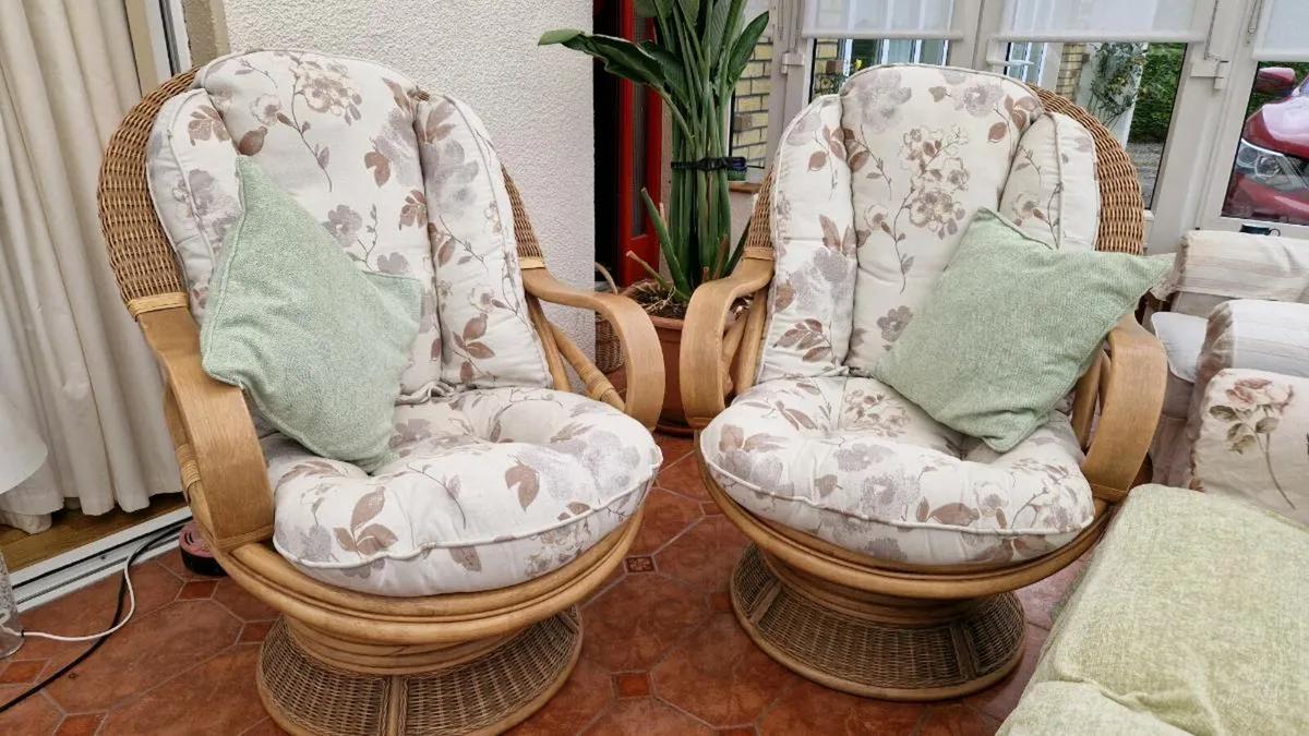 2 Swivel Conservatory Chairs excellent condition