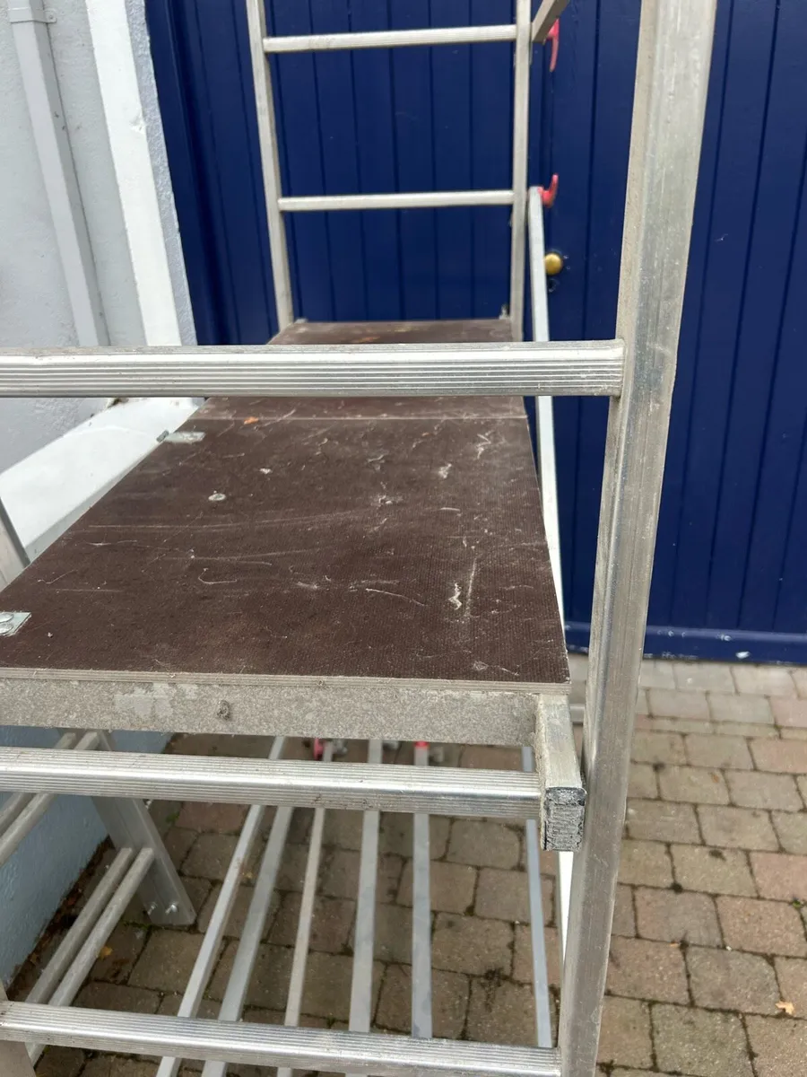 Mobile scaffold/ decorator platform - Image 2