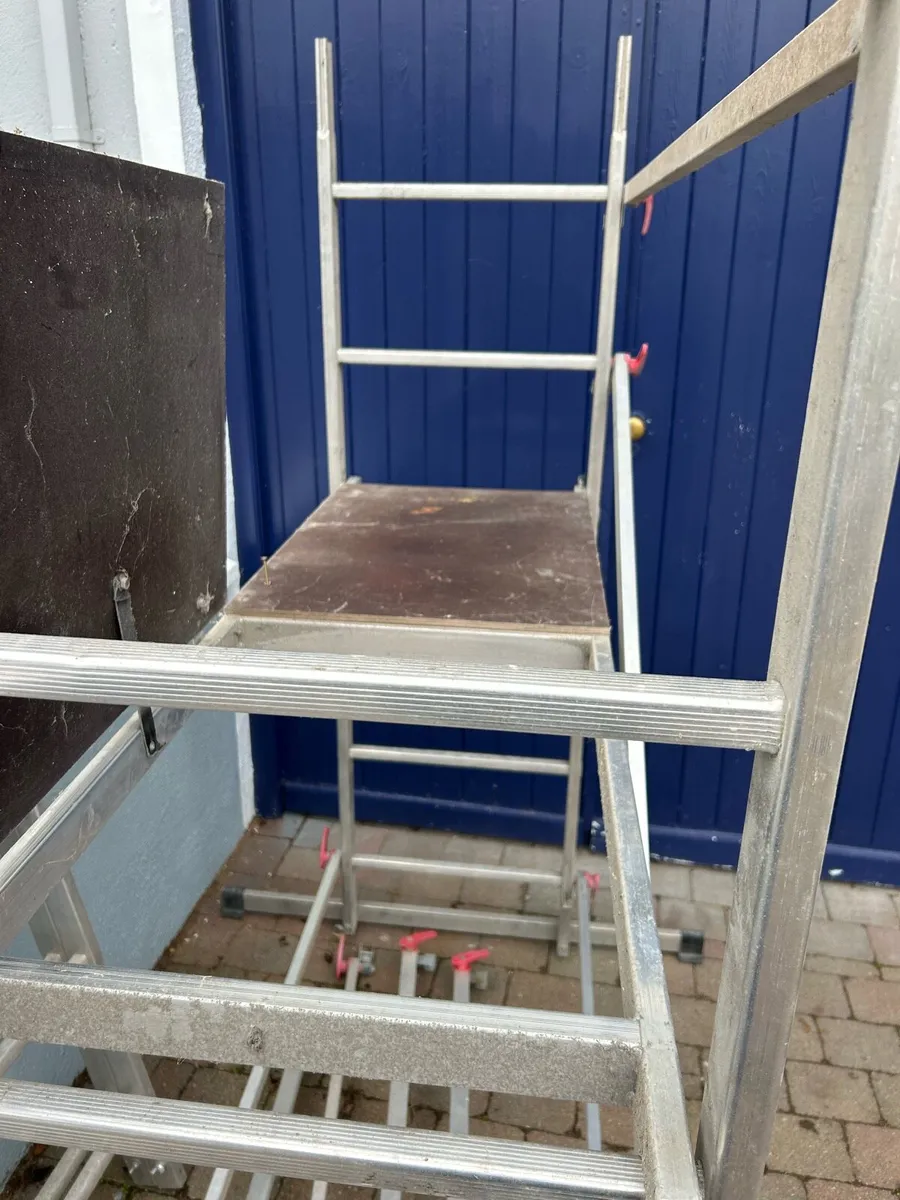 Mobile scaffold/ decorator platform - Image 3