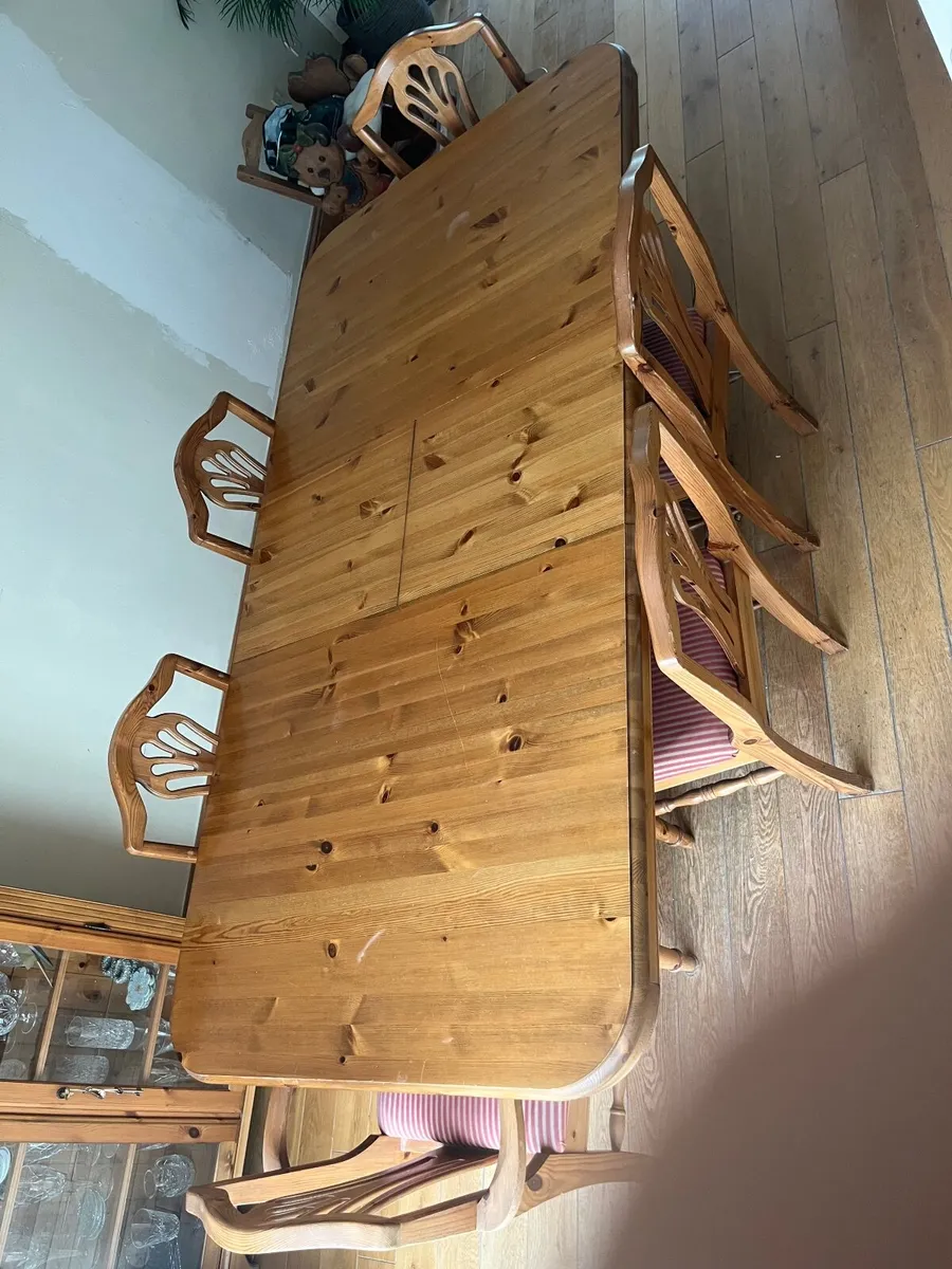 Dining room table  and six chairs - Image 3