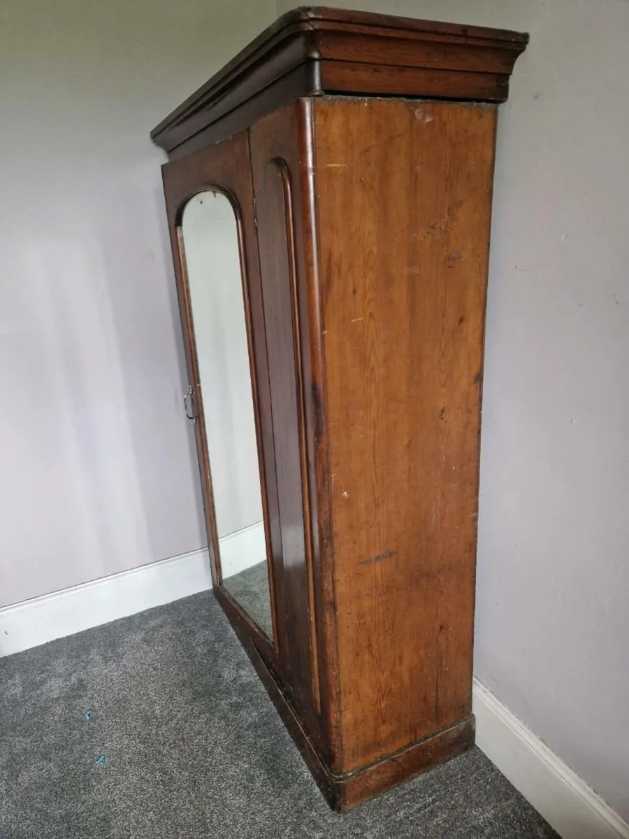 Antique wardrobe - Image 2