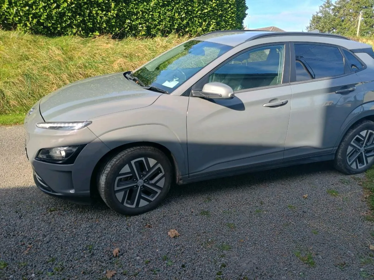 Hyundai Kona EV Premium 64 kw - Image 2