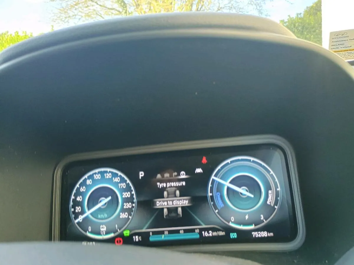 Hyundai Kona EV Premium 64 kw - Image 4