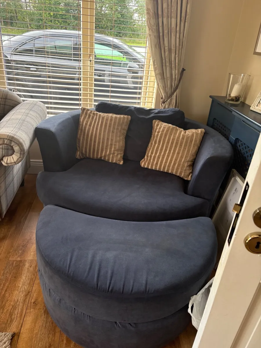 Couches - Image 3