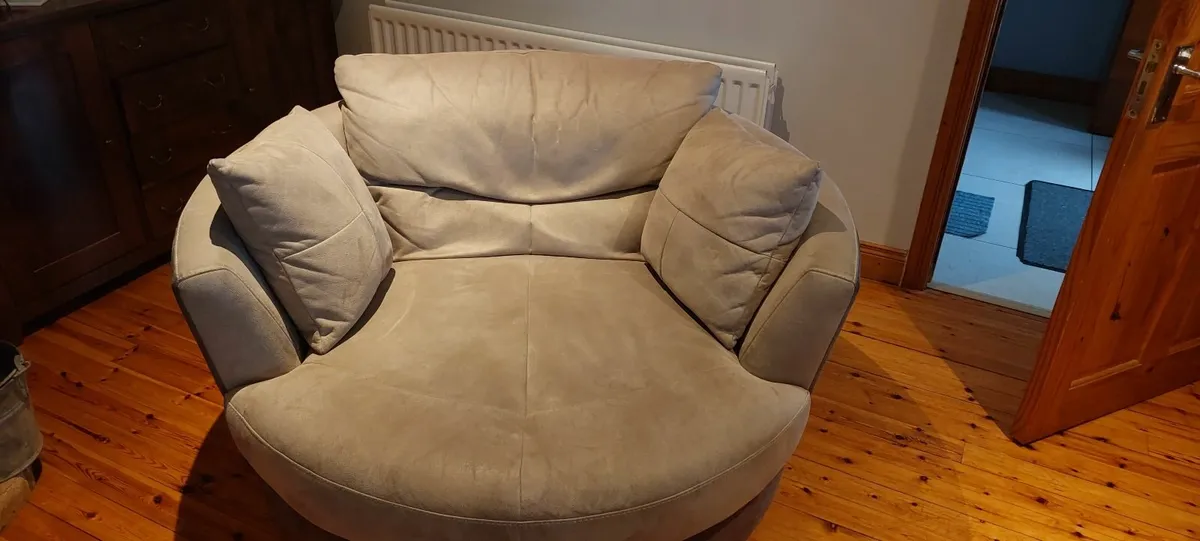 Swivel chair/Love seat - Image 2