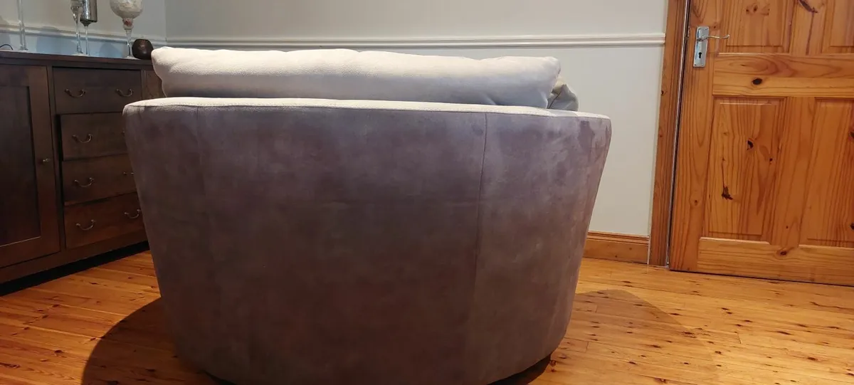 Swivel chair/Love seat - Image 3