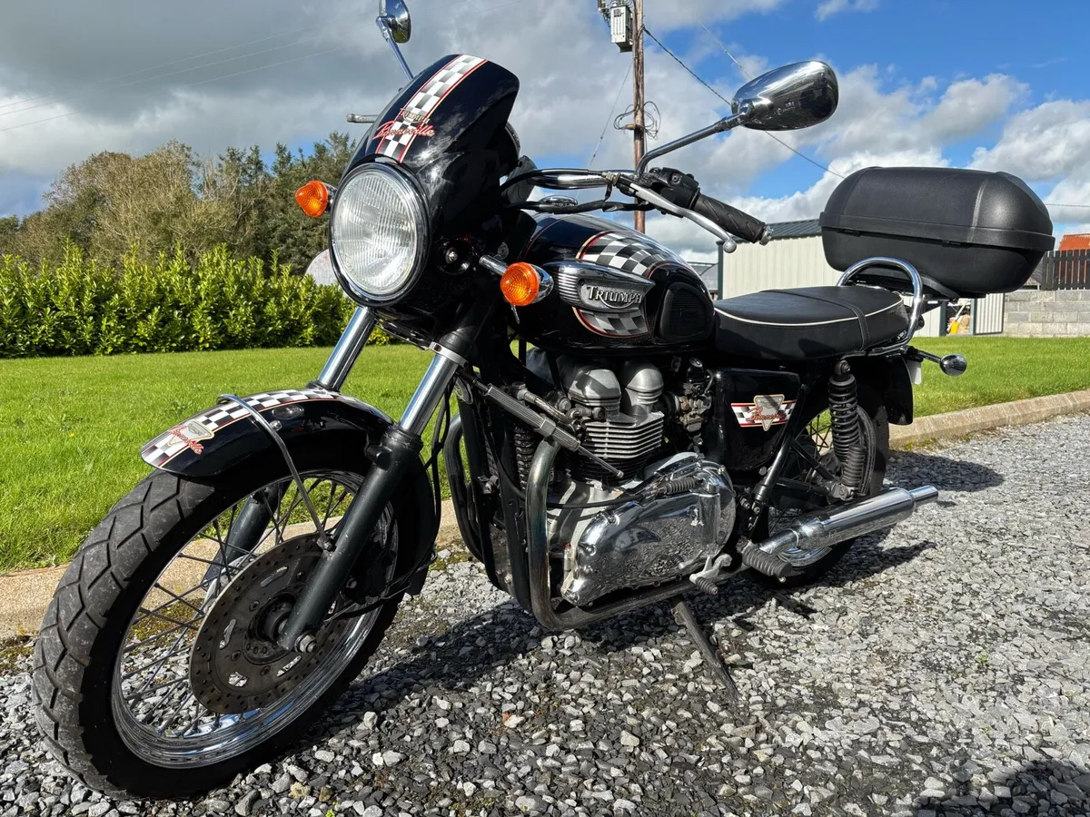 Triumph Bonneville - Image 1